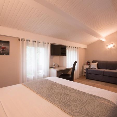 Logis Hotel Le Petit Casset La Boisse Room photo